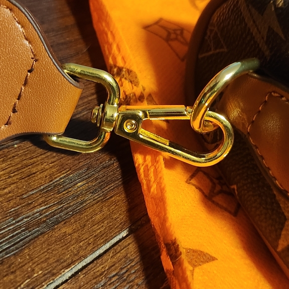 NEW Brown purse handbag dog keychain and dust bag Crossbody Discounted Shipping - Picture 12 of 12